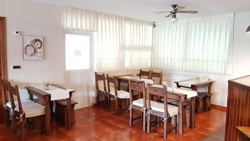 Hotel La Quinta Cue Εξωτερικό φωτογραφία